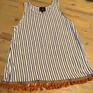 W5, tank w/ fringe detail across the bottom, M